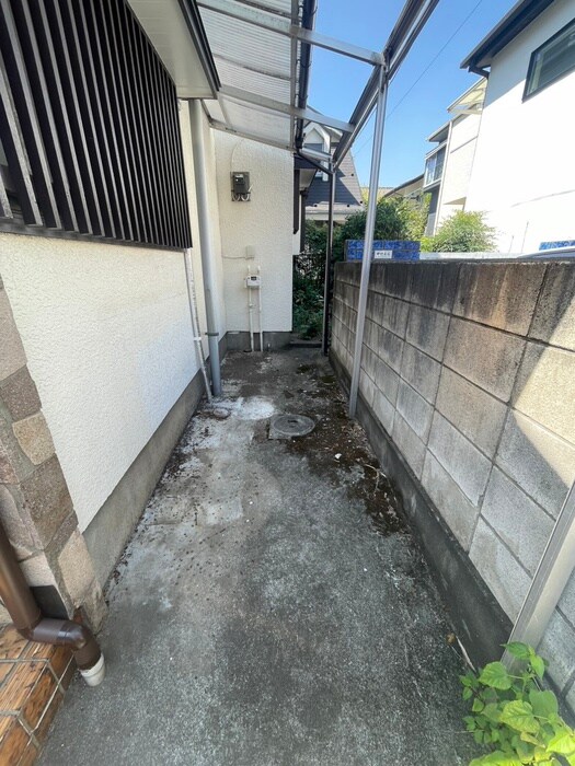 学園東町貸家の物件外観写真