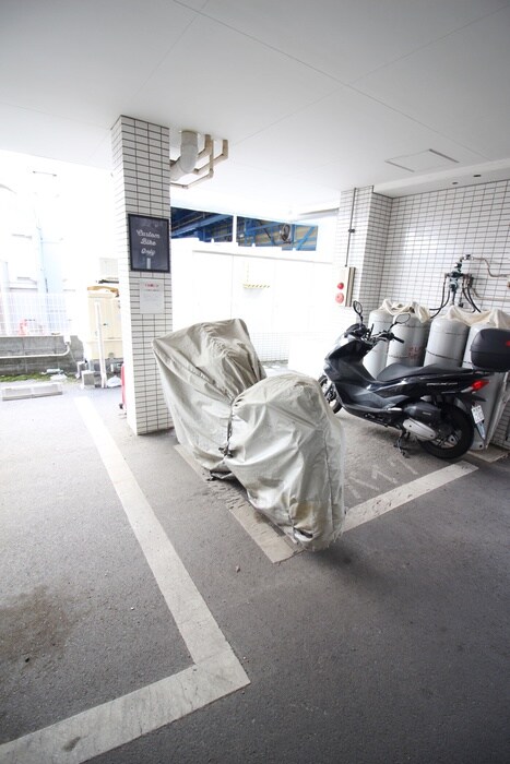 グラフティ－マンション６の物件外観写真