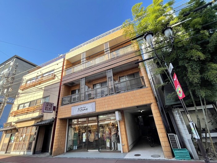 あずまコ－ポの物件外観写真