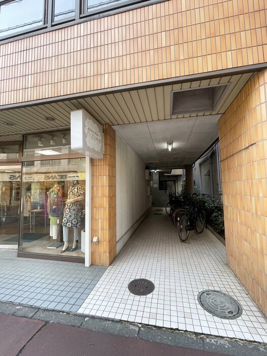 あずまコ－ポの物件外観写真