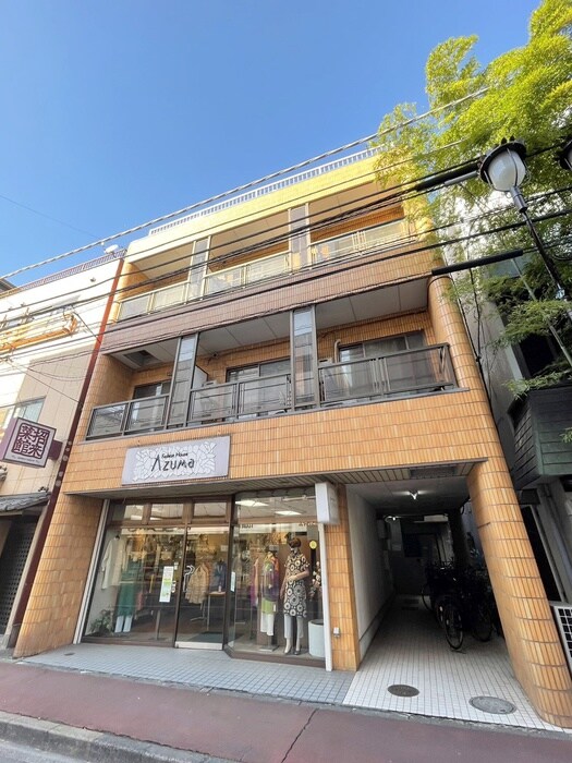 あずまコ－ポの物件外観写真