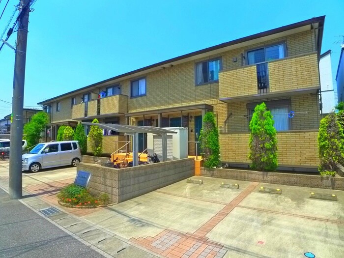 ラ・プランタンの物件外観写真