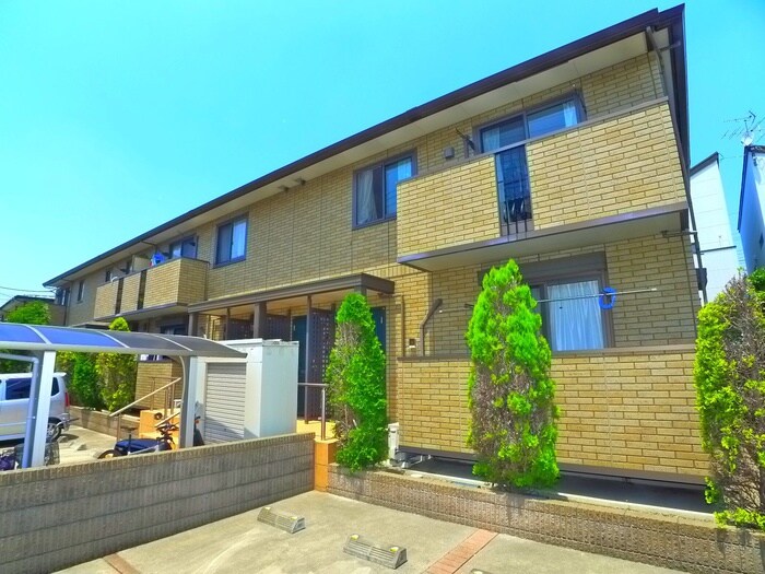 ラ・プランタンの物件外観写真