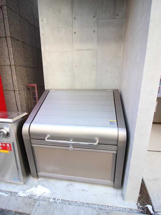 Bee Flatsの物件外観写真