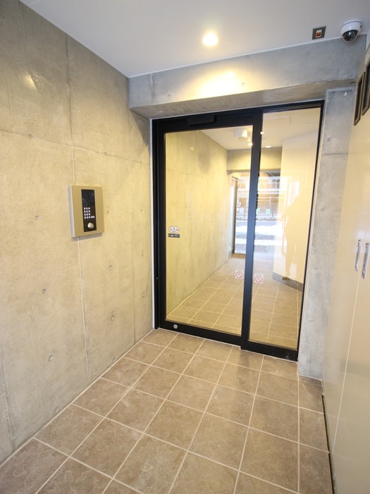 Bee Flatsの物件外観写真