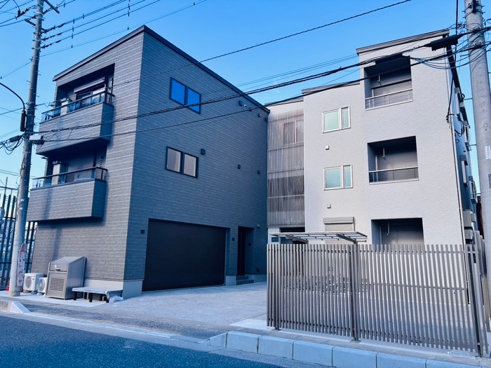 ELegante Srenoの物件外観写真