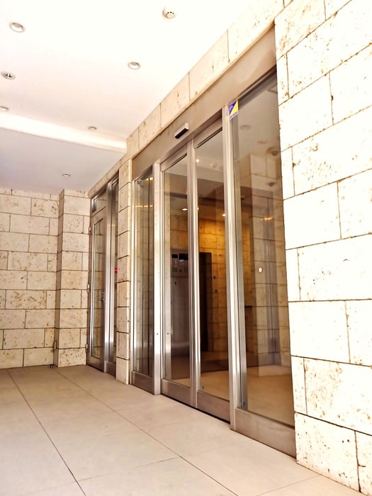 セルビシエ白金の物件外観写真