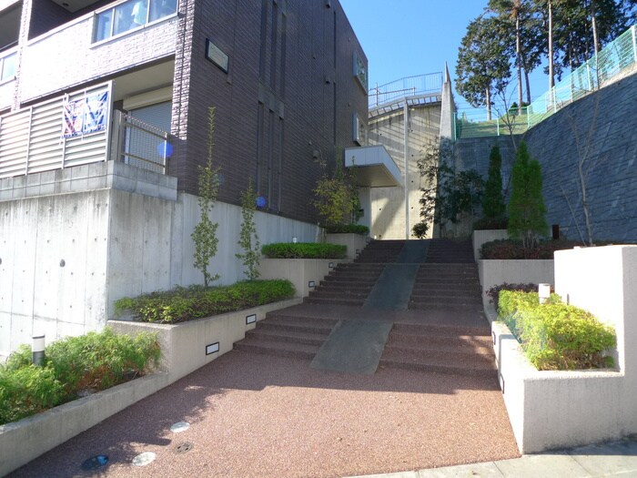 ﾒｰﾌﾟﾙﾋﾙｽﾞｶﾞｰﾃﾞﾝの物件外観写真