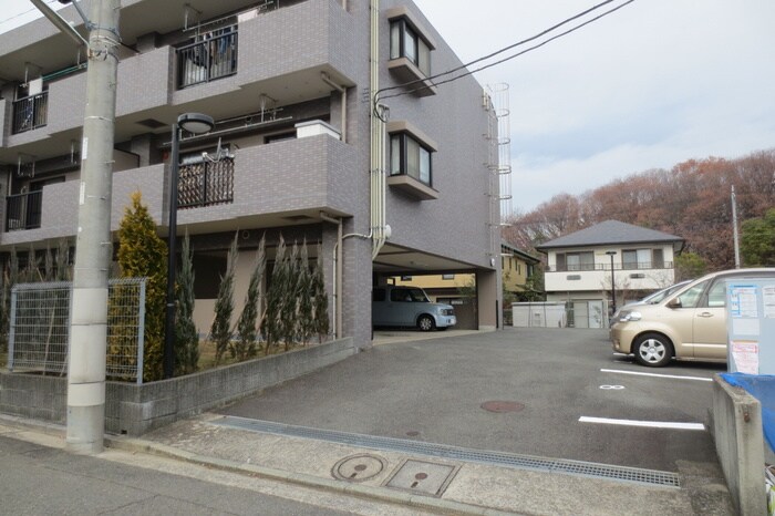 パ－クサイド長坂の物件外観写真