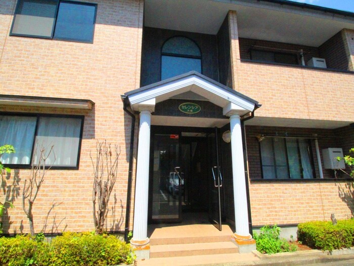 セレンシア大泉の物件外観写真