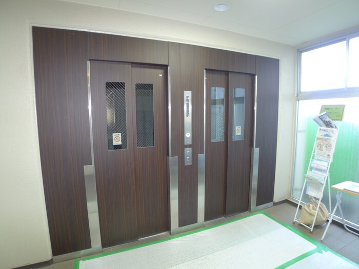 市川グリーンハイツＢ棟の物件外観写真