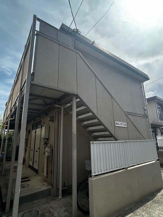 弥生レジデンスA棟の物件外観写真