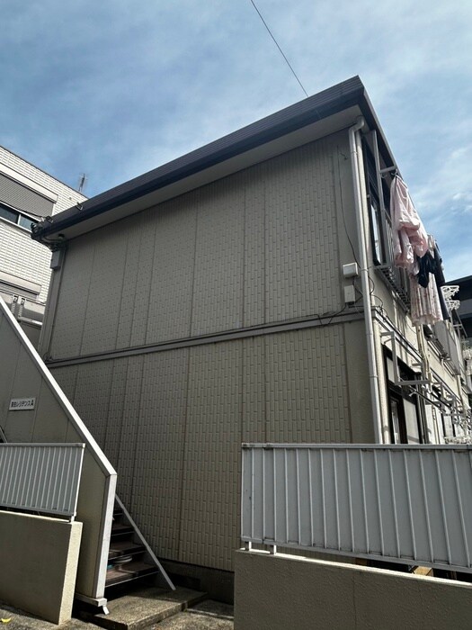 弥生レジデンスA棟の物件外観写真