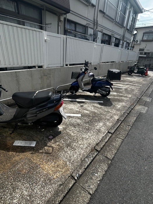 弥生レジデンスA棟の物件外観写真