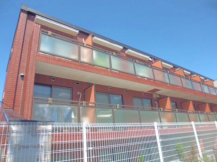 BRICK COURTの物件外観写真