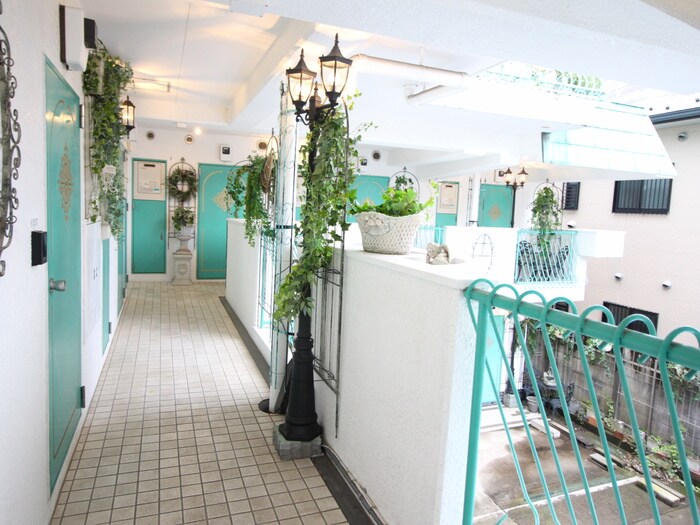 アゼ－ルリド－マンションの物件外観写真