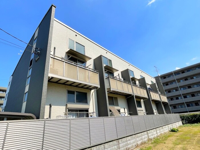 Zephyr Court丸山台Ⅱの物件外観写真