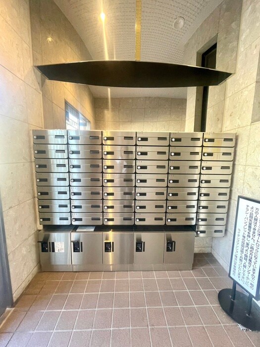 ﾗｲｵﾝｽﾞﾏﾝｼｮﾝ横浜山手(206)の物件外観写真