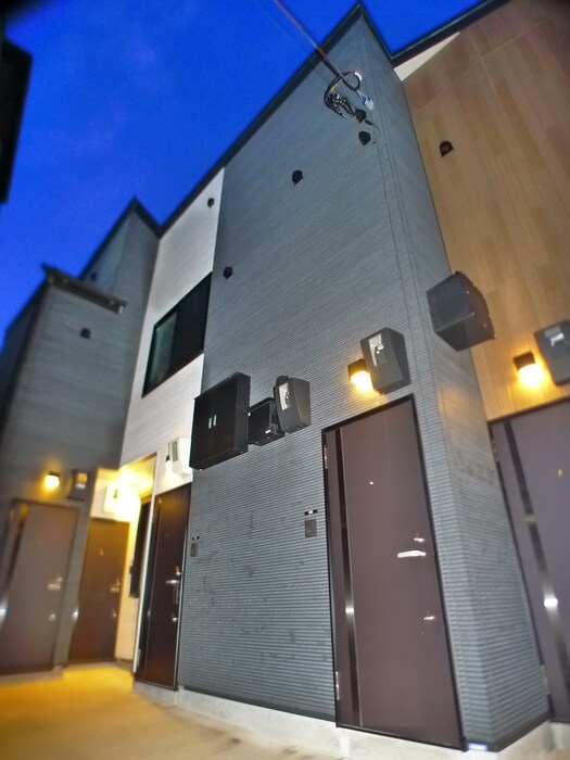 ルネコート西新井の物件外観写真