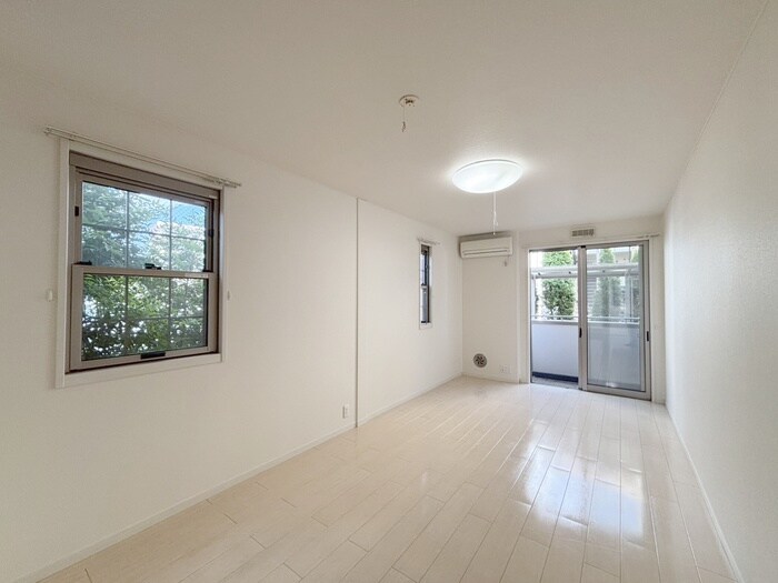 パルテール河辺の物件内観写真