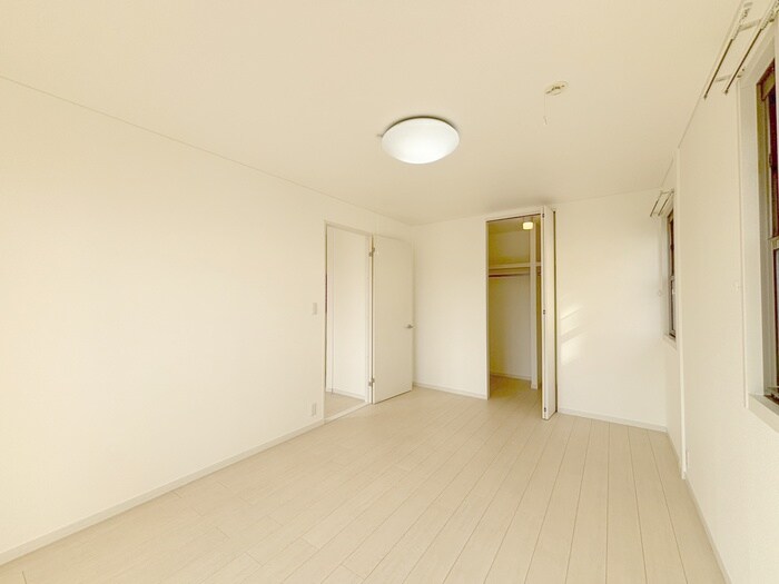 パルテール河辺の物件内観写真