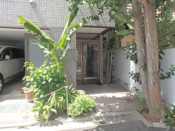 レフォルマ千駄木の物件外観写真