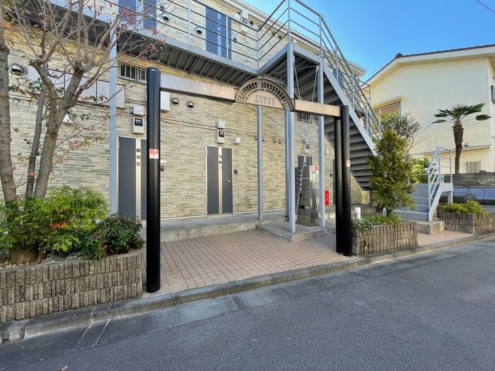 トモズハウスの物件外観写真