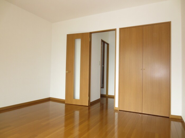 ｱﾝﾌﾟﾙｰﾙ ﾌｪｰﾙ ﾌﾞｩﾙｼﾞｮﾝの物件内観写真