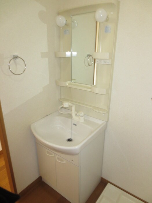 ｱﾝﾌﾟﾙｰﾙ ﾌｪｰﾙ ﾌﾞｩﾙｼﾞｮﾝの物件内観写真