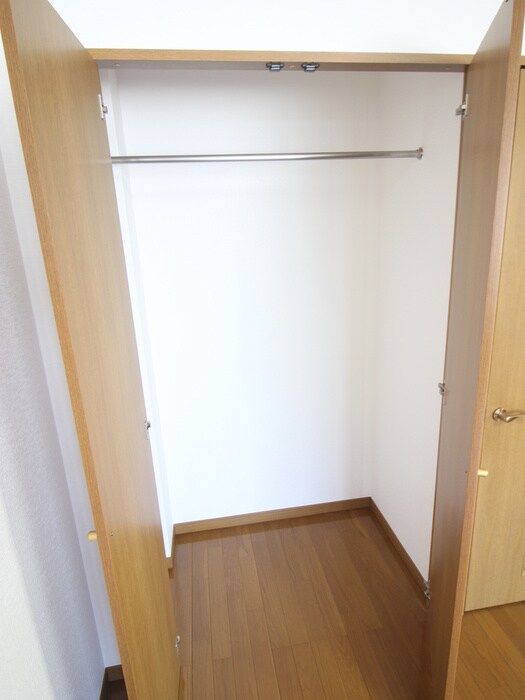 ｱﾝﾌﾟﾙｰﾙ ﾌｪｰﾙ ﾌﾞｩﾙｼﾞｮﾝの物件内観写真