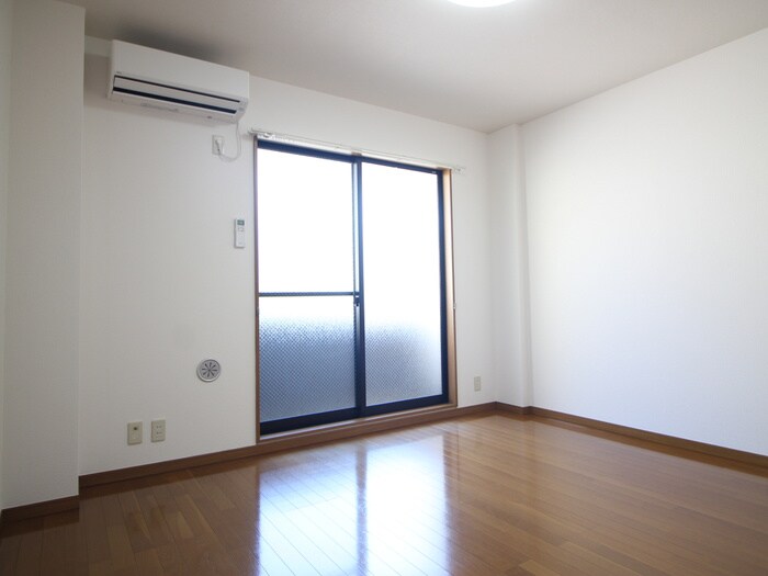 ｱﾝﾌﾟﾙｰﾙ ﾌｪｰﾙ ﾌﾞｩﾙｼﾞｮﾝの物件内観写真