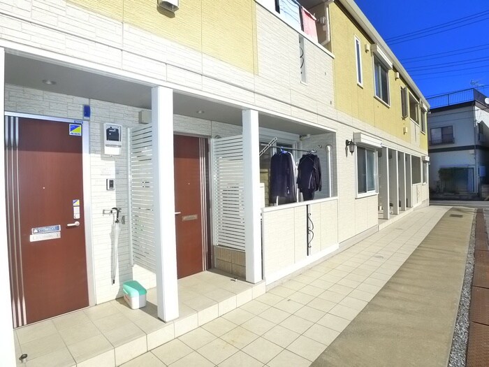 エルシャンテの物件外観写真