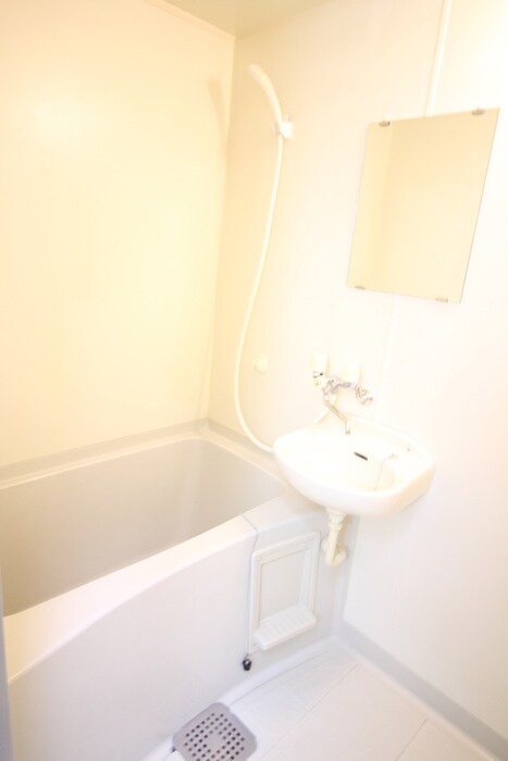 ﾌﾗｯﾂ横浜３の物件内観写真