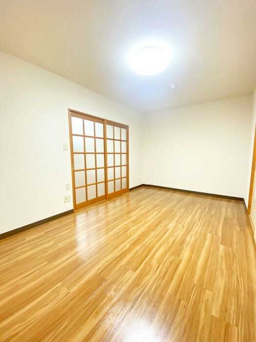 シャトル中央の物件内観写真