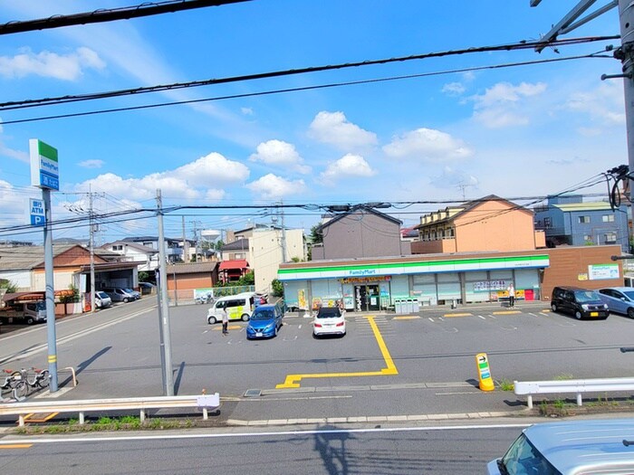 シャトル中央の物件外観写真