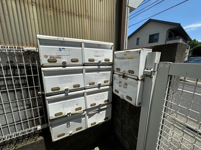 シェモア（東側）の物件外観写真