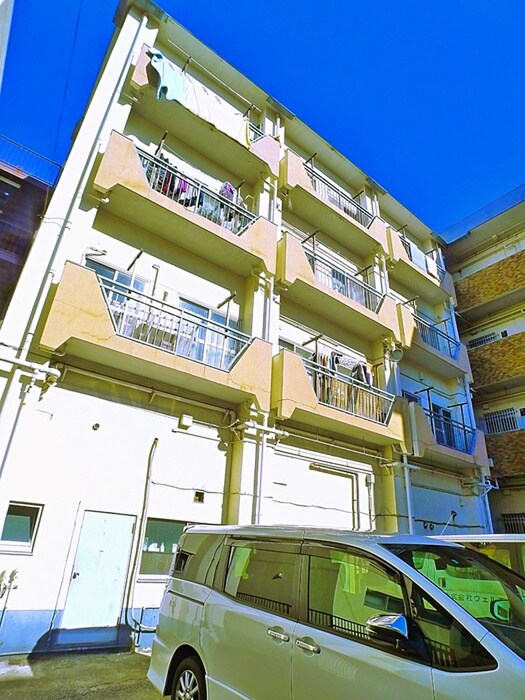 鴨下マンションの物件外観写真