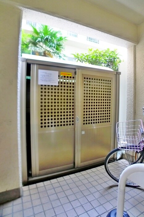 宍倉ビルの物件外観写真