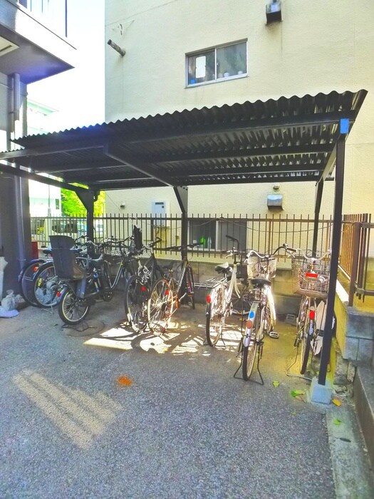 秋谷ビルの物件外観写真