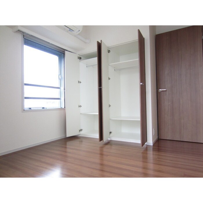 コンフォリア池袋ＤＥＵＸの物件内観写真