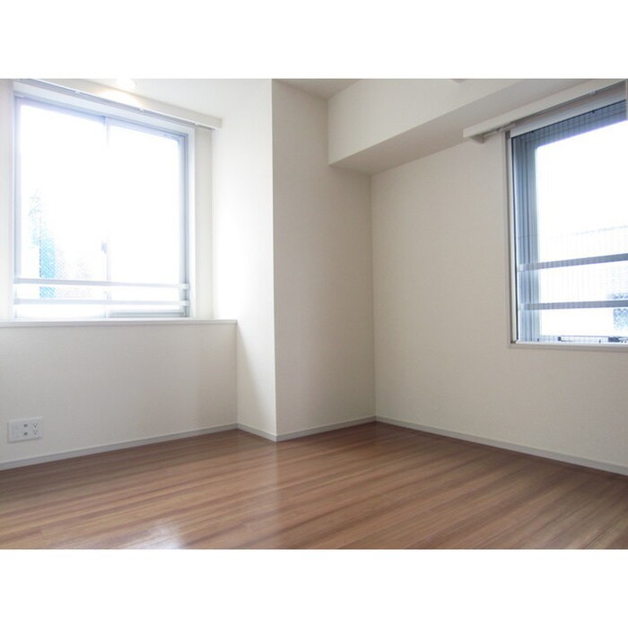 コンフォリア池袋ＤＥＵＸの物件内観写真