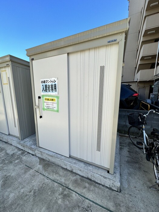 小泉マンションの物件外観写真