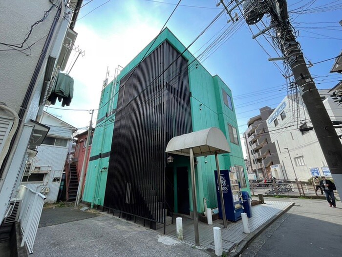 パロッツ白楽の物件外観写真