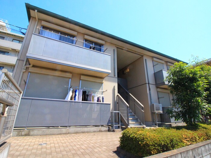 シャトル中央の物件外観写真