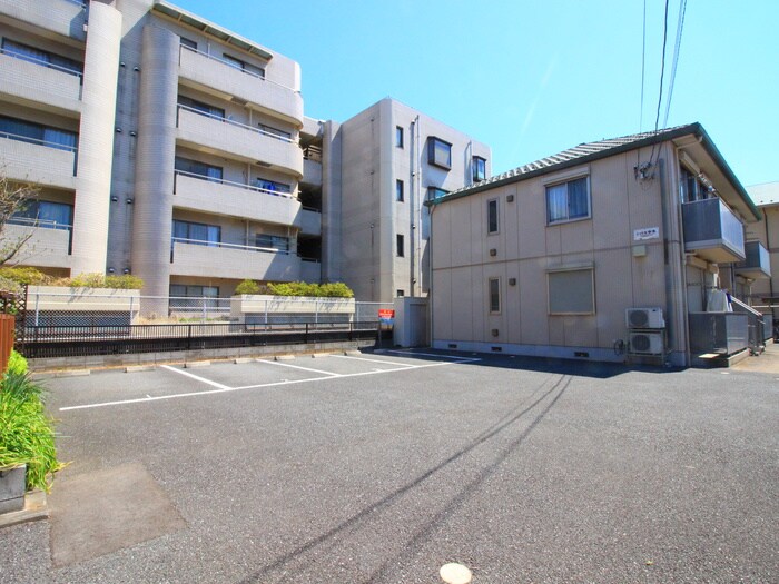 シャトル中央の物件外観写真