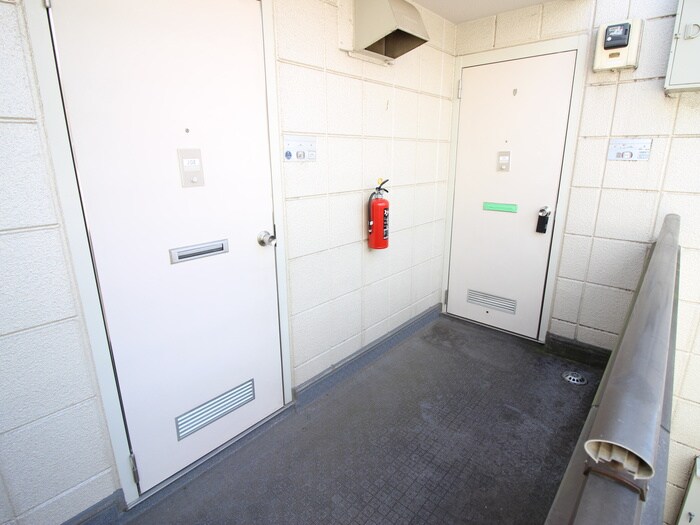 ホワイトレジデンスの物件外観写真