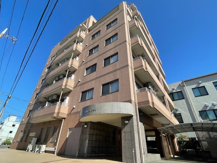 ロイヤルクマイの物件外観写真