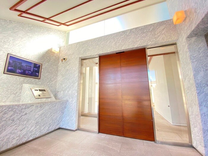 ラナイグレース国立の物件外観写真