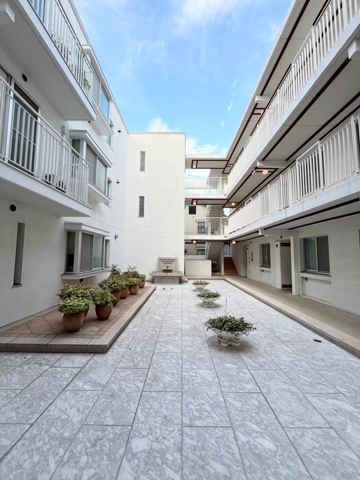 ラナイグレース国立の物件外観写真