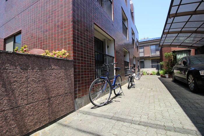 K２フラットの物件外観写真